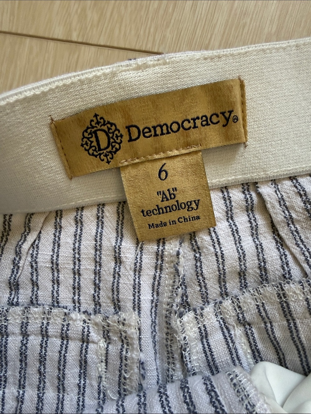 Democracy Striped Wide-Leg Chinos in White and Gray - Picture 3 of 9